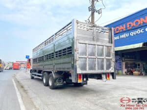 Xe Tải Hino FL8JW8A 15 Tấn Thùng Chở Heo 9.4m