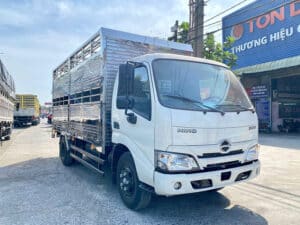 Xe Tải Hino XZU650 1.9 Tấn Thùng Chở Gia Súc