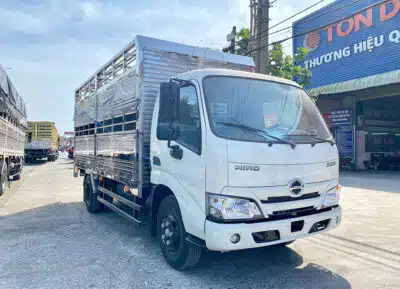 Xe Tải Hino XZU650 1.9 Tấn Thùng Chở Gia Súc