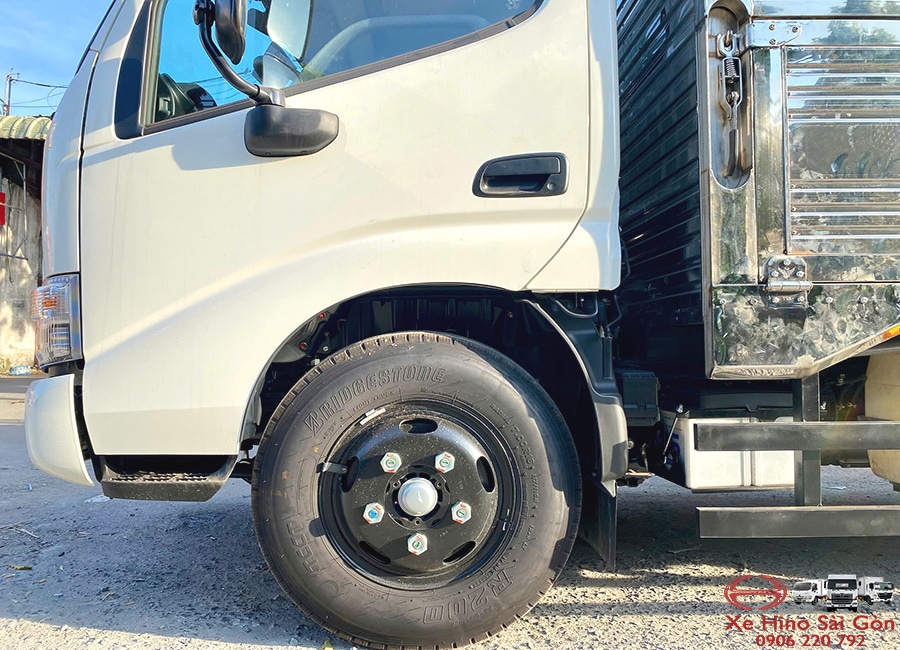 Xe Tải Hino XZU650 1.9 Tấn Thùng Chở Gia Súc