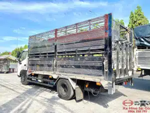 Xe Tải Hino XZU650 1.9 Tấn Thùng Chở Gia Súc