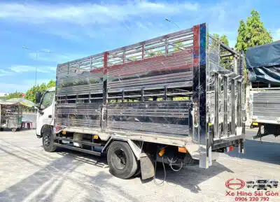 Xe Tải Hino XZU650 1.9 Tấn Thùng Chở Gia Súc