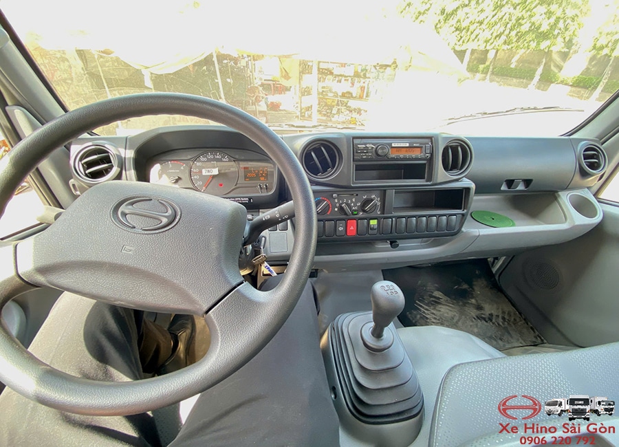 Xe Tải Hino XZU650 1.9 Tấn Thùng Chở Gia Súc