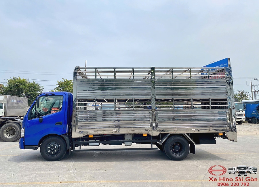 Xe Tải Hino XZU720 3.5 Tấn Thùng Chở Gia Súc