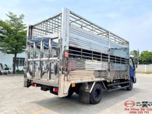 Xe Tải Hino XZU720 3.5 Tấn Thùng Chở Gia Súc