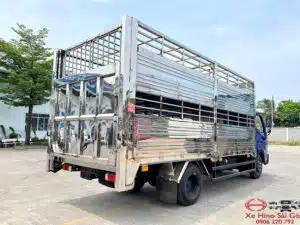 Xe Tải Hino XZU720 3.5 Tấn Thùng Chở Gia Súc