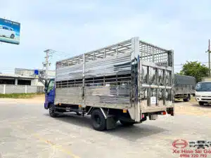 Xe Tải Hino XZU720 3.5 Tấn Thùng Chở Gia Súc