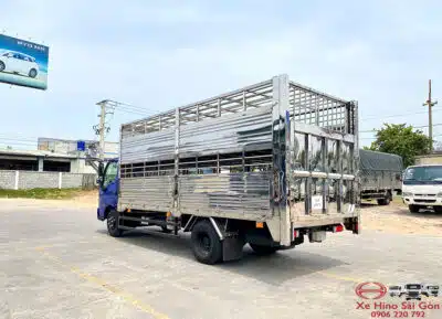 Xe Tải Hino XZU720 3.5 Tấn Thùng Chở Gia Súc