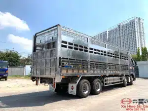 Xe Tải Howo 4 Chân 16 Tấn Thùng Chở Gia Súc 9.6m