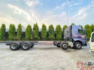 Xe Tải Howo 4 Chân 16 Tấn Thùng Chở Gia Súc 9.6m