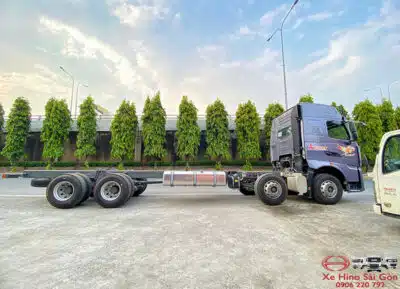 Xe Tải Howo 4 Chân 16 Tấn Thùng Chở Gia Súc 9.6m