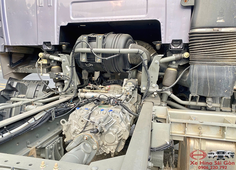 Xe Tải Howo 4 Chân 16 Tấn Thùng Chở Gia Súc 9.6m