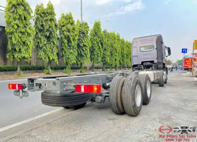 Xe Tải Howo 4 Chân 16 Tấn Thùng Chở Gia Súc 9.6m