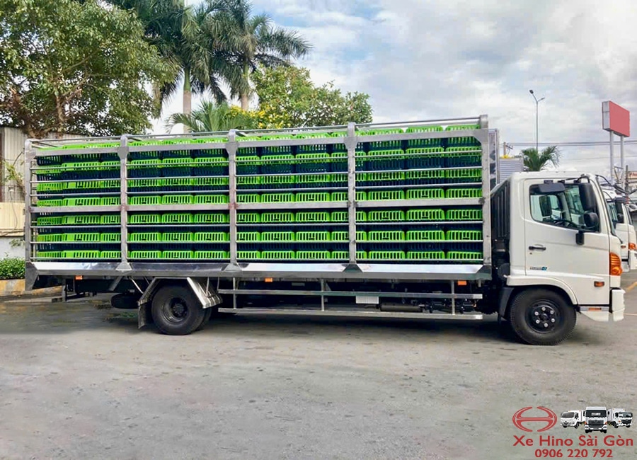 Xe Tải Hino FC9JLTC 6.5 Tấn Thùng Chở Gia Cầm