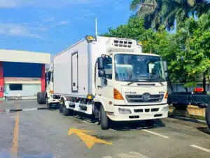 Xe Tải Hino FC9JLTC 6.5 Tấn Thùng Đông Lạnh
