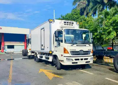 Xe Tải Hino FC9JLTC 6.5 Tấn Thùng Đông Lạnh