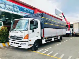 Xe Tải Hino FC9JLTC 6.5 Tấn Thùng Mui Bạt Nhôm 6.7m