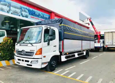 Xe Tải Hino FC9JLTC 6.5 Tấn Thùng Mui Bạt Nhôm 6.7m