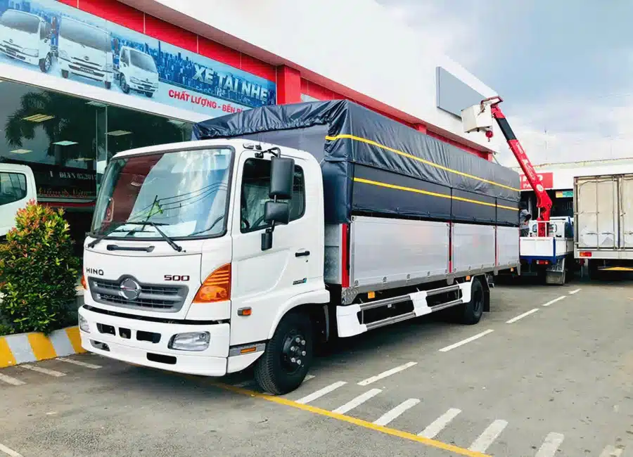 Xe Tải Hino FC9JLTC 6.5 Tấn Thùng Mui Bạt Nhôm 6.7m