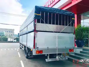 Xe Tải Hino FC9JLTC 6.5 Tấn Thùng Mui Bạt Nhôm 6.7m