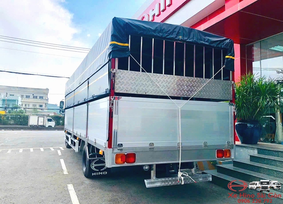 Xe Tải Hino FC9JLTC 6.5 Tấn Thùng Mui Bạt Nhôm 6.7m