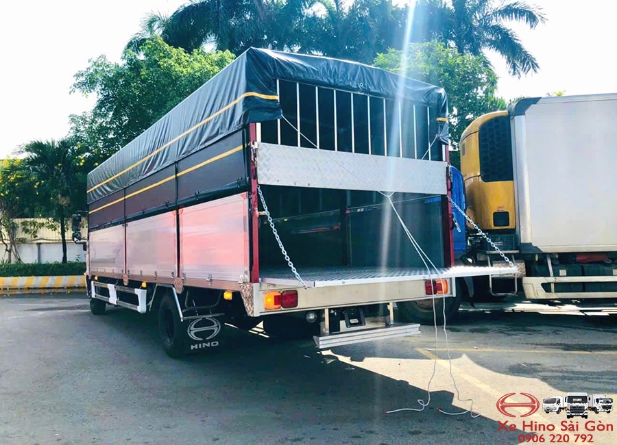 Xe Tải Hino FC9JLTC 6.5 Tấn Thùng Mui Bạt Nhôm 6.7m