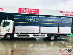 Xe Tải Hino FC9JLTC 6.5 Tấn Thùng Mui Bạt Nhôm 6.7m