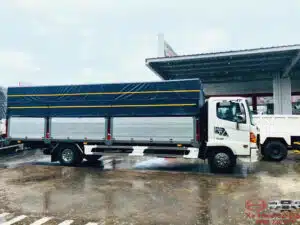 Xe Tải Hino FC9JLTC 6.5 Tấn Thùng Mui Bạt Nhôm 6.7m