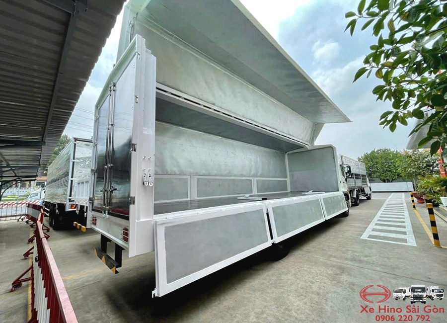 Xe Tải Hino FG8JT8A 8 Tấn Thùng Cánh Dơi 8m