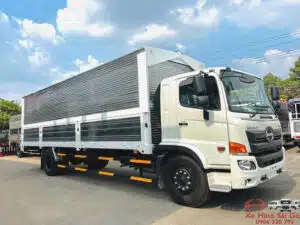 Xe Tải Hino FG8JT8A 8 Tấn Thùng Cánh Dơi 8m