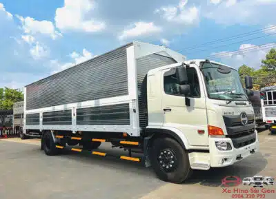 Xe Tải Hino FG8JT8A 8 Tấn Thùng Cánh Dơi 8m