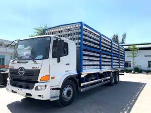 Xe Tải Hino FL8JW8A 15 Tấn Thùng Chở Gia Cầm