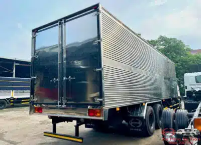 Xe Tải Hino FL8JW8A 15 Tấn Thùng Kín 9.4m