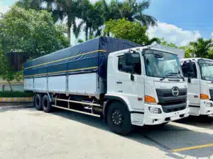 Xe Tải Hino FM8JW8A 15 Tấn Thùng Mui Bạt Nhôm 9.4m