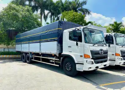 Xe Tải Hino FM8JW8A 15 Tấn Thùng Mui Bạt Nhôm 9.4m