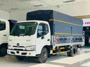 Xe Tải Hino XZU650 1.9 Tấn Thùng Mui Bạt 4.5m