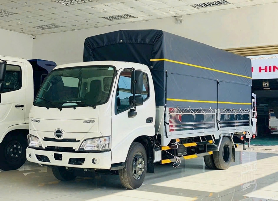 Xe Tải Hino XZU650 1.9 Tấn Thùng Mui Bạt 4.5m