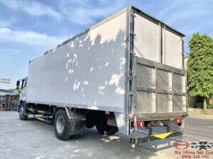 Xe Tải UD PKE250 8 Tấn Thùng Kín Bửng Nâng 7.8m