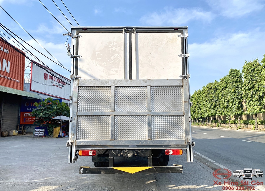 Xe Tải UD PKE250 8 Tấn Thùng Kín Bửng Nâng 7.8m