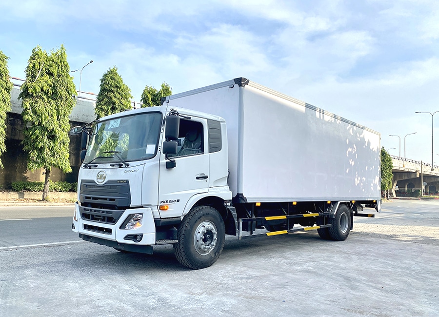 Xe Tải UD PKE250 8 Tấn Thùng Kín Bửng Nâng 7.8m