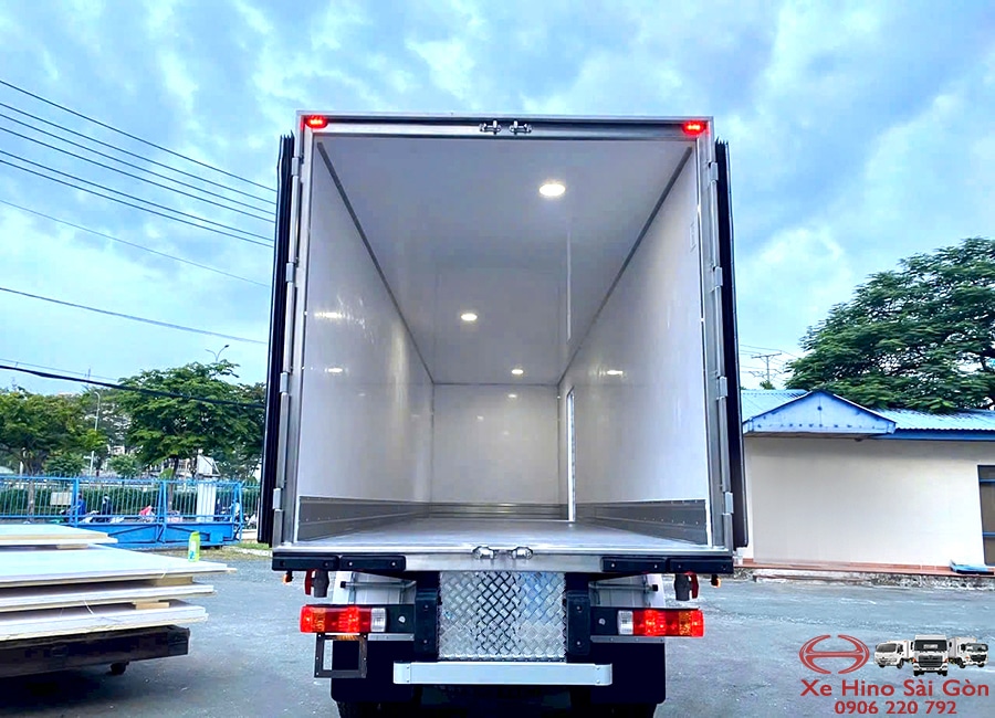Xe Tải Chenglong H7 18 Tấn Thùng Bảo Ôn 9.3m