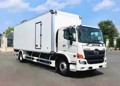 Xe Tải Hino FG8JT8A 8 Tấn Thùng Bảo Ôn 7.9m