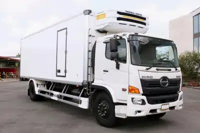 Xe Tải Hino FG8JT8A 8 Tấn Thùng Đông Lạnh 7.9m