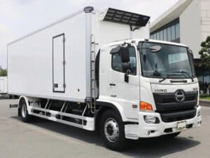 Xe Tải Hino FG8JT8A 8 Tấn Thùng Đông Lạnh 7.9m