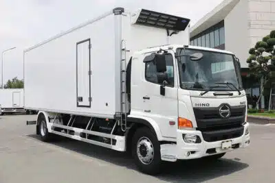 Xe Tải Hino FG8JT8A 8 Tấn Thùng Đông Lạnh 7.9m