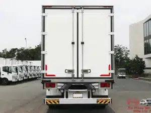 Xe Tải Hino FG8JT8A 8 Tấn Thùng Đông Lạnh 7.9m