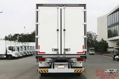 Xe Tải Hino FG8JT8A 8 Tấn Thùng Đông Lạnh 7.9m
