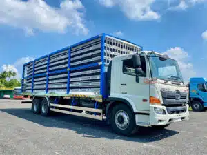 Xe Tải Hino FL8JW8A 15 Tấn Thùng Chở Gia Cầm 495 Lồng