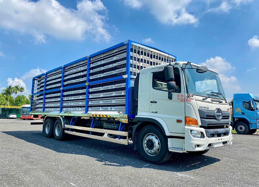 Xe Tải Hino FL8JW8A 15 Tấn Thùng Chở Gia Cầm 495 Lồng