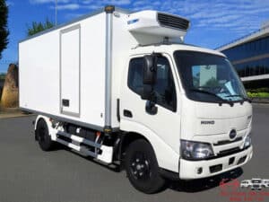 Xe Tải Hino XZU650 1.9 Tấn Thùng Đông Lạnh